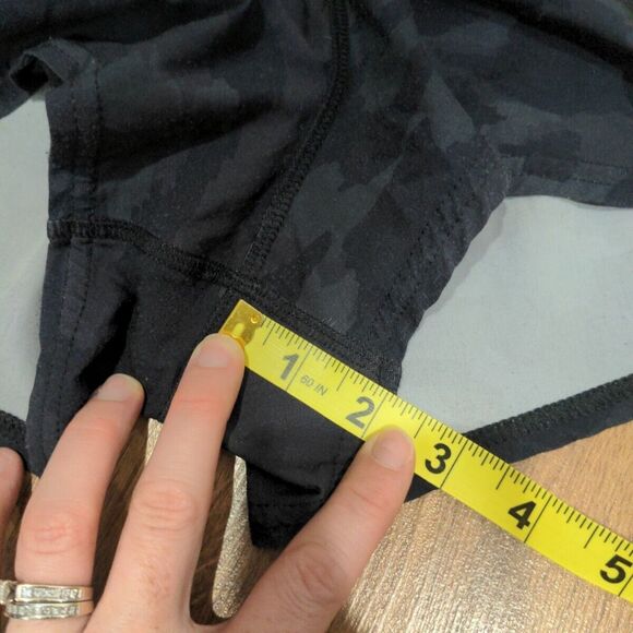 Vuori Womens Clementine Short Camo Size L Gray Active Gym Running Lightweight - Picture 10 of 10